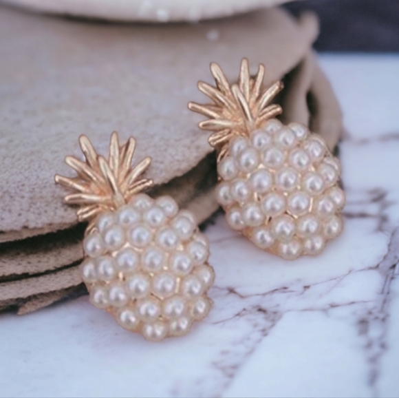 Pearl Pineapple Earrings 🍍 - Picture 3 of 11